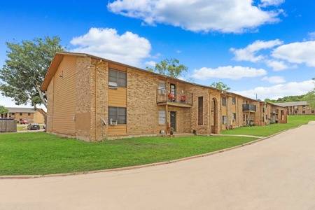 $1,625 / 3br - 1150ft2 - Range, Faux Wood Flooring, Dishwasher (5324 Preakness Ln, Dallas, TX)63796477062529122