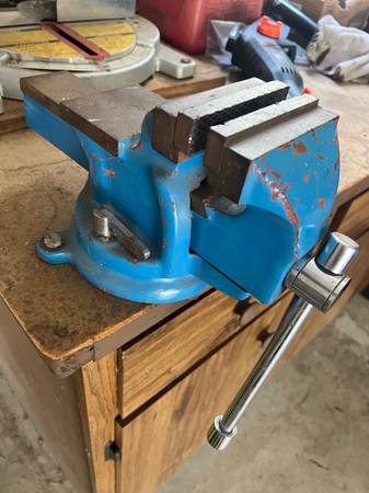 Bench Vise 1