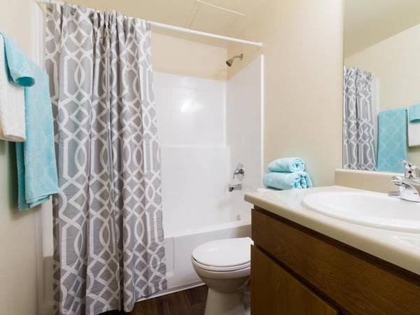 $1,449 / 2br - 864ft2 - Electric Stove, Onsite Maintenance, Swimming Pool, Covered Parking63670954641027124
