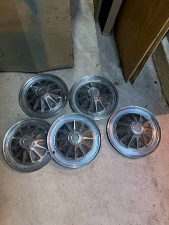 Set of 5 amc hubcaps 1