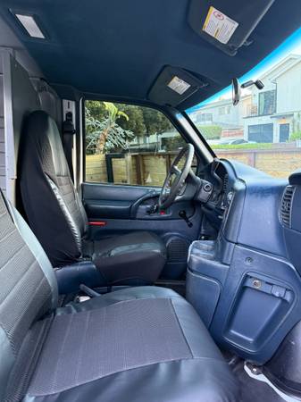 2002 GMC Safari - Photo 7