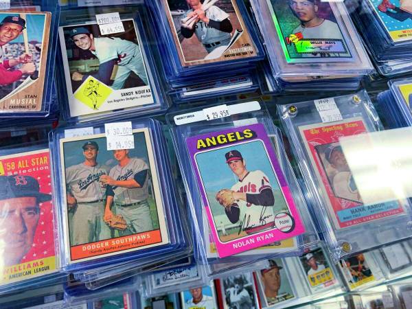 BUYING SPORTS CARDS COLLECTIONS 1