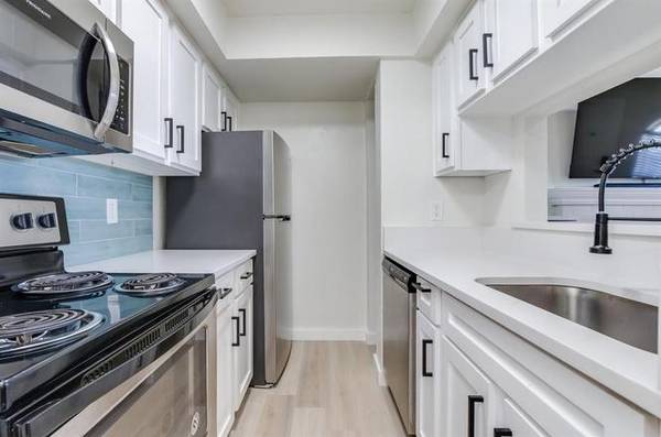$1,370 / 1br - 527ft2 - Stylish design condo in Forest Point near Lake Hefner. (Oklahoma City)63670502780161122
