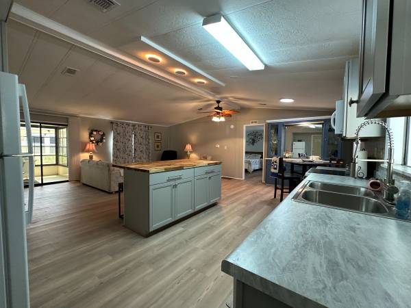 $75,000 / 2 habitaciones - 1170 pies² - Sun Homes en Ariana Village (Tampa)63348337546371124