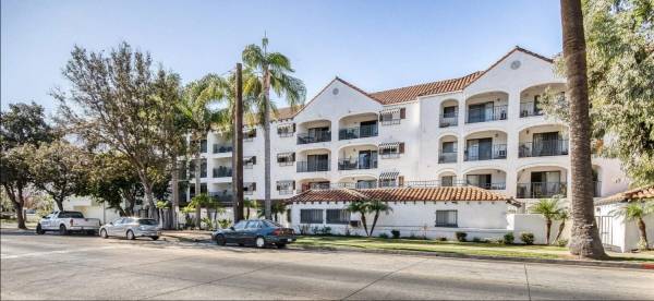 $1,825 Elevator, Carport, Laundry Facilities (Santa Ana)63857623634433124