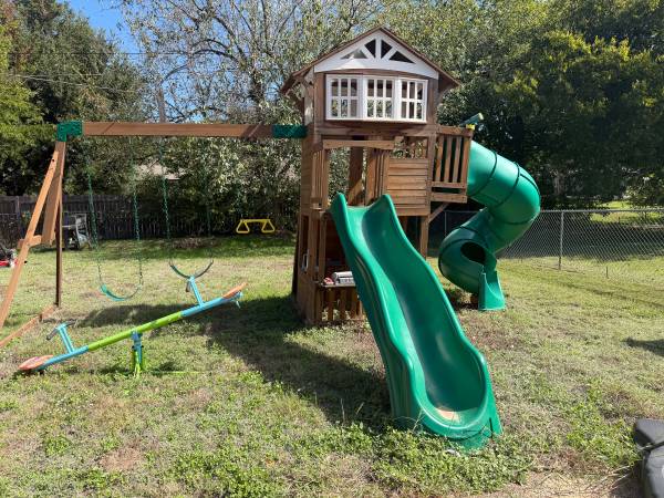 Backyard Discovery Bristol Point Swingset Playground 1