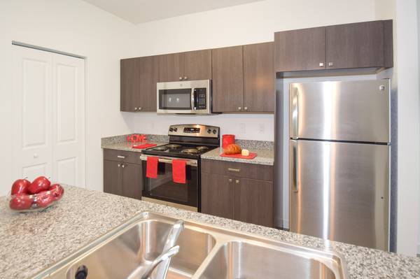 $1,968 / 2br - 1393ft2 - Two month's FREE on a 15-month lease! Spacious townhouse with garage! (Port Saint Lucie)63799881069825122
