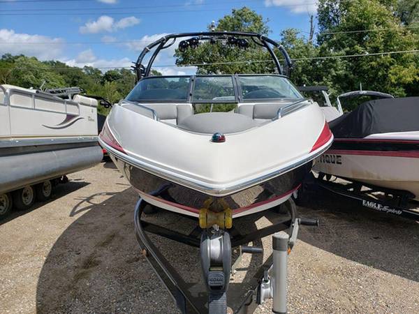 2011 Supra Launch 242 (24 ft) w/ Vortec 385HP V8 874712 1