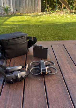 DJI Avata 2 Fly More Combo - Goggles 3 + RC Motion 3 1