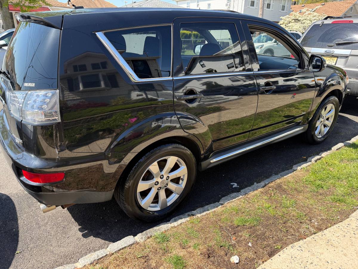 2012 Mitsubishi outlander GT Fully loaded