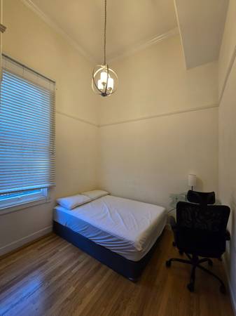 Modern and tall furnished room, wifi, laundry available 2/1/2026 1