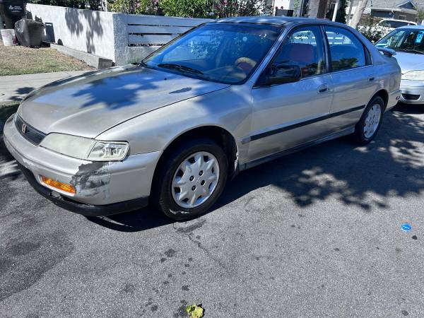 Honda Accord 1996 de 4 cilindros: ¡¡bomba de combustible y batería nuevas!! ($1500) - $1.500 (Torrance)63624631734403124