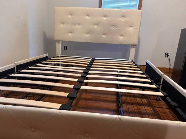 Bedframe - Free 1