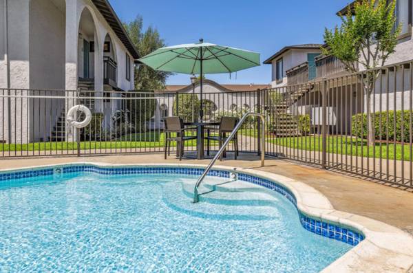 $3,350 / 2br - 973ft2 - Solera has the Charm, Pool, and Perks you will Love! (santa clara)63861103327363122