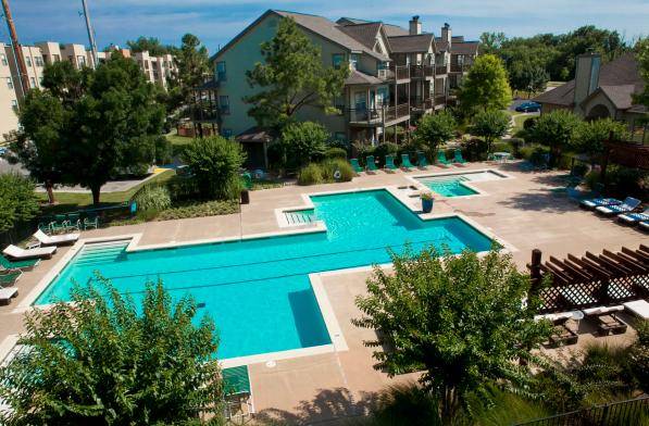 $1,180 / 2br - 979ft2 - Picnic Areas with Gas Grills, Large Walk-in Closets63806171598721120