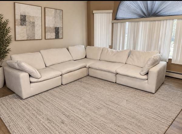*Delivery* Cloud Modular Sectional Couch 5 Piece Set Structube 1