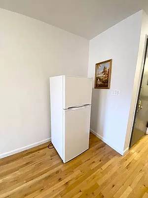 $3,150 / 1br - OFF-MARKET SUN WASHED LES 1 BED + W/D UNIT___AMAZING LOCATION! (Lower East Side)63945362843266123
