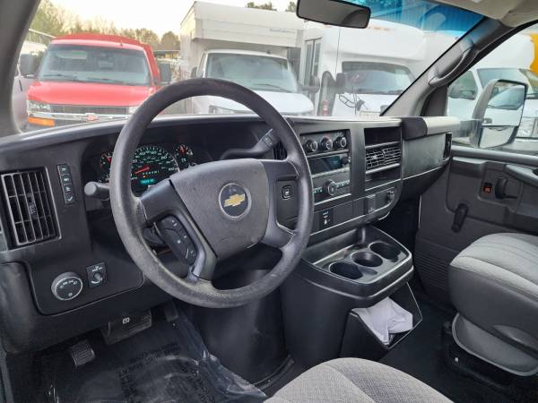 2015 Chevrolet Express 3500 DRW - Photo 12