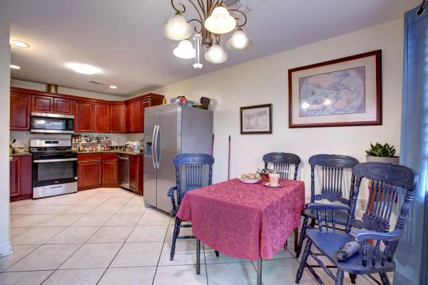 $850 / 2br - private room (Lakeview)63988200270082121