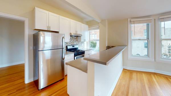 $5,845 / 2br - 849ft2 - 2BR luminoso con lavadora/secadora en unidad, ventanas panorámicas. Unidad 303 (lower pac hts)63813587898755121