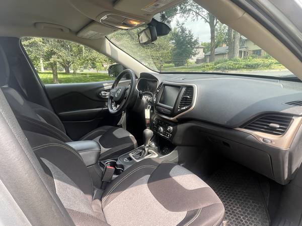 2014 Jeep Cherokee - Tow Package  Excellent Condition!! - $10,90063470071034883123