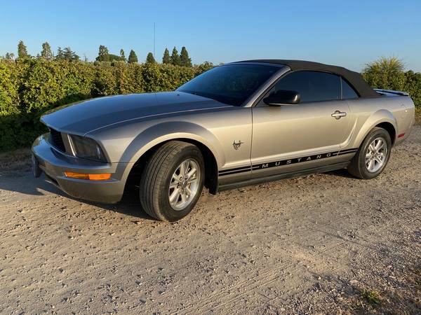 2009 Ford Mustang V6 Convertible - Edición 45.º Aniversario - $8,500 (Orland)63617799456387120