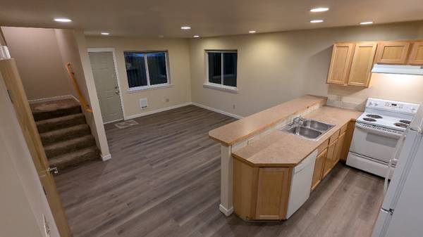 $1650.00 / 2br - 980ft2 - Modern 2 Bed, 1.5 Bath Unit in Ferndale, WA - Available Now!63920959606403123