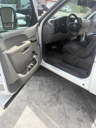 2011 Chevrolet Silverado 3500 HD - Photo 6