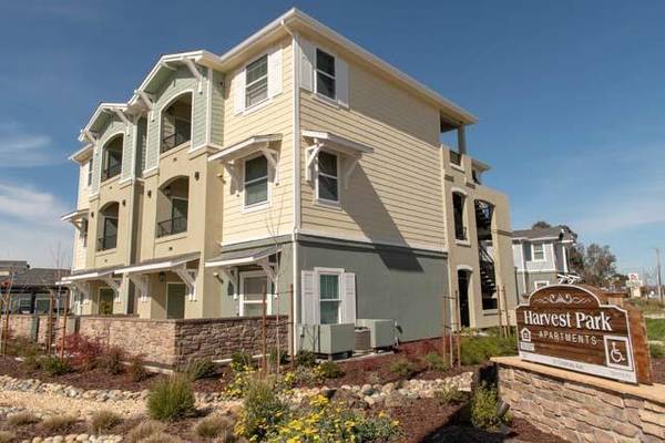 $2,190 / 1br - 644ft2 - Ceiling Fan, Refrigerator/Stove, Window Coverings, Courtyard64054766407299120