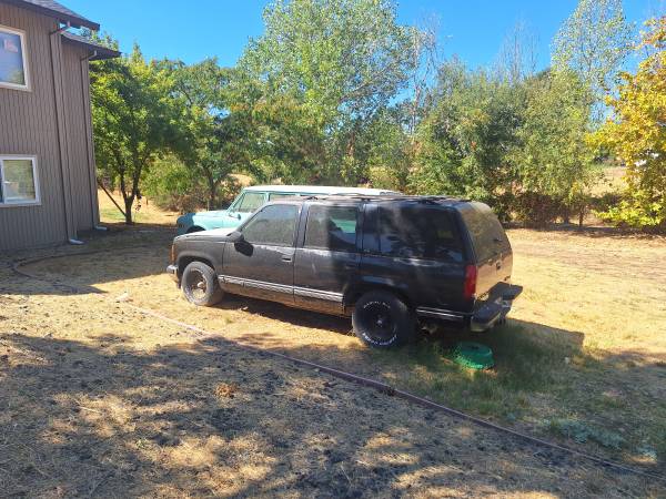 95 lowered Yukon 2wd 4door 1