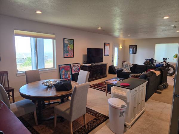 $1,800 / 2br - 1050ft2 - Large, Furnished Private Basement Apartment in Suncrest Silicon Slopes (Draper)63671008328065121