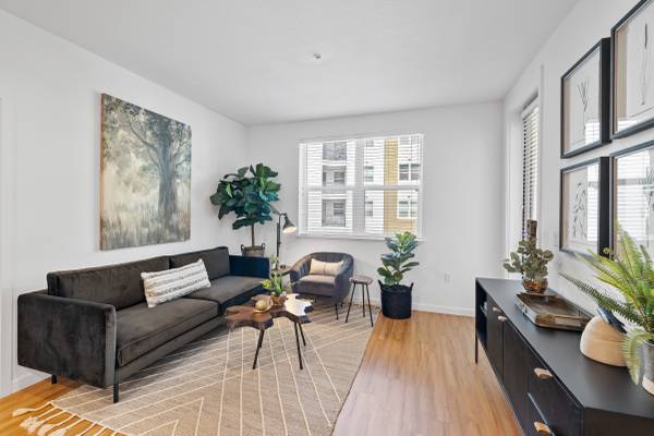 $3,535 / 2br - 857ft2 - Experience the vibrant colors of fall, right outside your door!! (fremont / union city / newark)64000757532547122
