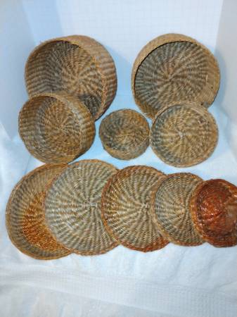 WOVEN NESTING BASKETS - five baskets, five lids 1