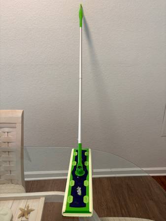 Swifer mop 1