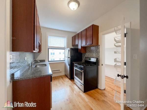 $2,250 / 2br - 800ft2 - Sensational 2 Bedroom, 1 Bath in Evanston, Available: Now (Evanston)63899122887043122
