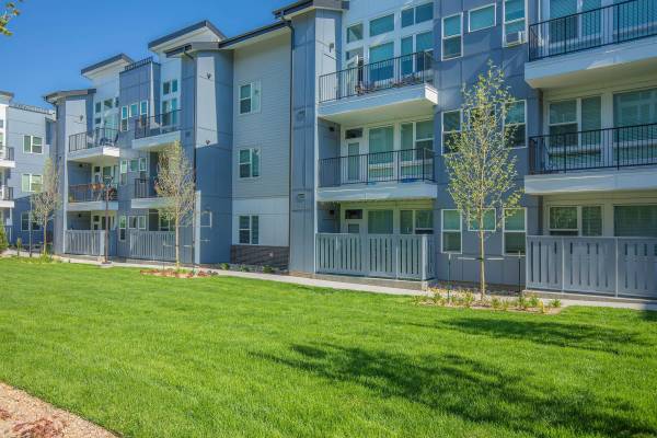 $1,976 / 2br - 972ft2 - 2 Bed, in Denver CO, Barbecue Grilling Areas (6233 N Panasonic Way, Denver, CO)63920602887426120