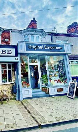 Airbnb potential for 2 bed flat and retail unit Open to all offers 1