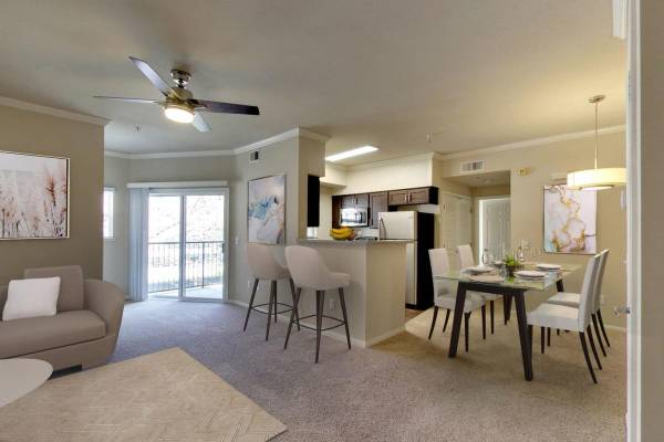 $3,095 / 2br - 1240ft2 - Garages Available, Business Center, 24-Hour Package Acceptance Lockers (napa county)63695821690243121