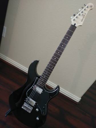 Yamaha Pacifica 120H 1