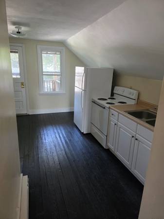 $1,250 / 2br - 950ft2 - Beautiful 3rd fl 2bd w/garage (Torrington)63945360851331120