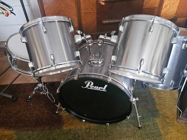 Pearl Drum Set 1