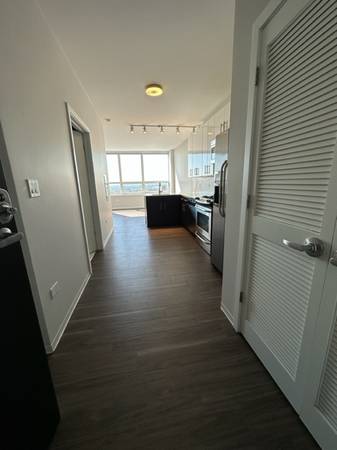$1,955 Modern studio with full size washer/dryer, ss appli, & walkin closet (West Loop)63781516810113121