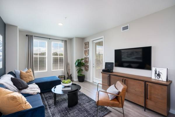 $4,201 / 1br - 791ft2 - Private Patio or Balcony, Walk-In Showers, 1bd (burlingame)64030485901315121