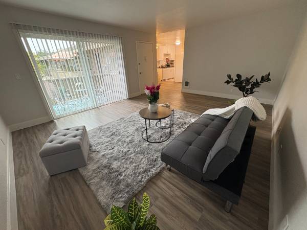 $3,995 / 3br - 1030ft2 - Spacious 3 Bedroom Corner Unit at Los Gatos Gardens – 1 Month Free! (los gatos)63847025477377122