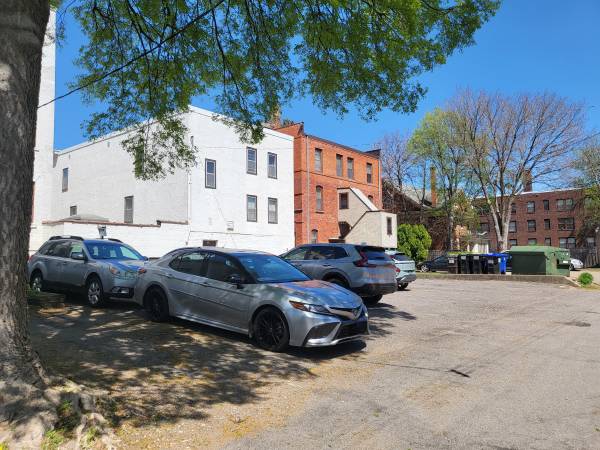 $1,000 / 1br - 530ft2 - 590 Holly Ave/  NOVEMBER /  Hardwood floors / Garden Level (St Paul -- Crocus/Ramsey Hill -- Mitchell Hamline)64003958664835122