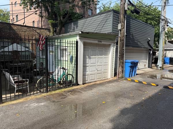 Single Car Garage-For Rent 1