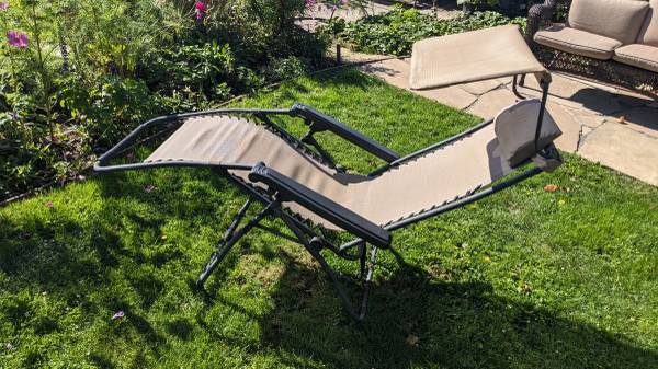 Zero Gravity Lounge Chair 1