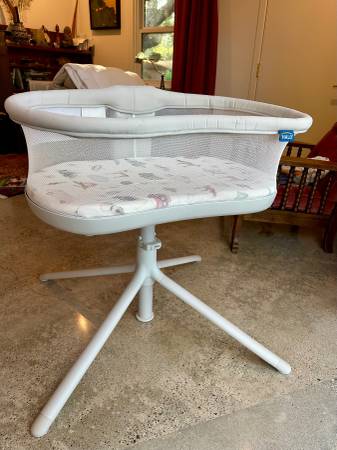Halo bassinet 1