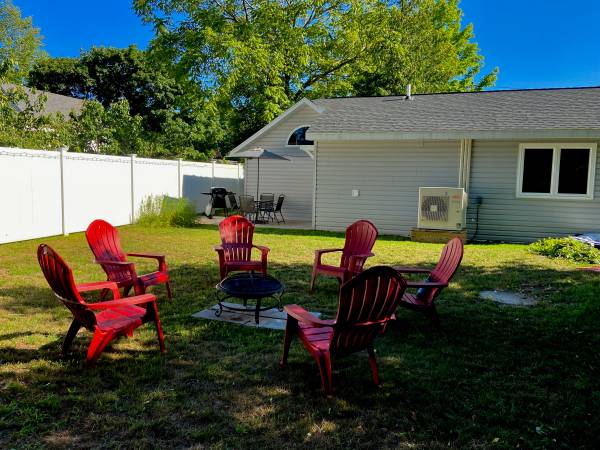 $1,200 / 2br - 1000ft2 - Charlevoix Home For Rent October 15 - May 15 (Charlevoix In Town)64037722697985121