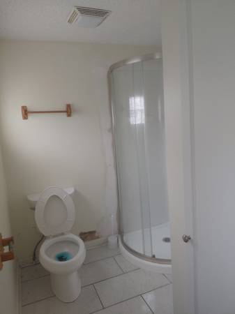 $1100.00 / 2br - Great open space house with big yard64027273720450121